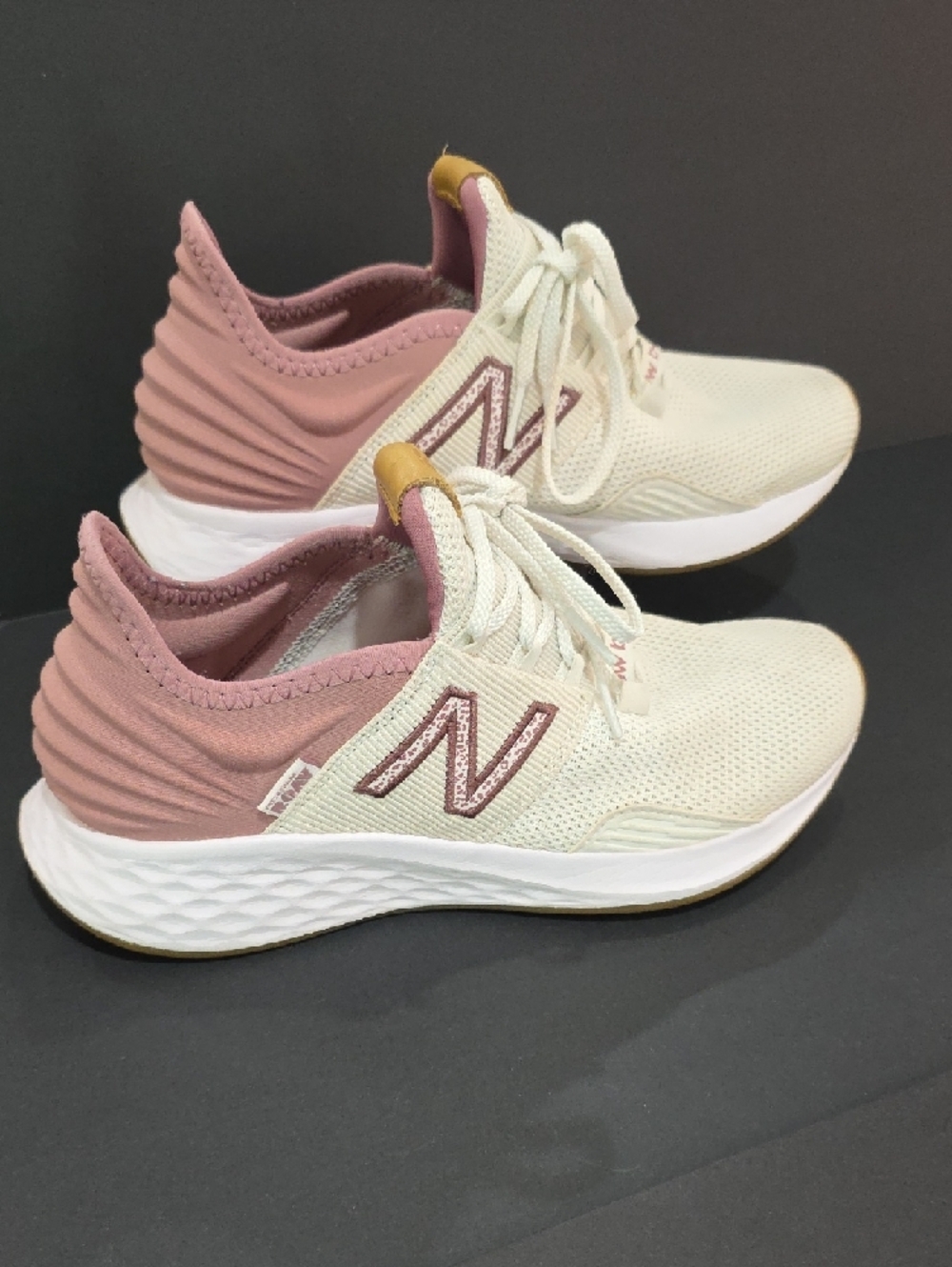 New Balance Fresh Foam ROAV Women's Cream & Pink Running Shoes Size 7.5 - Picture 3 of 11